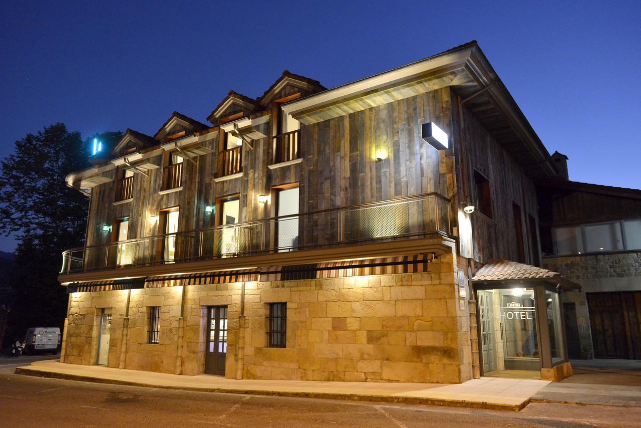 Hotel La Alfonsina Santibanez de Villacarriedo Bagian luar foto